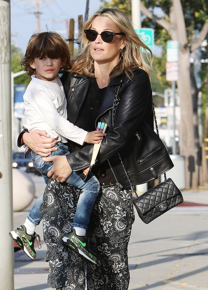 Molly-Sims-Chanel-Mini-Classic-Flap-Bag