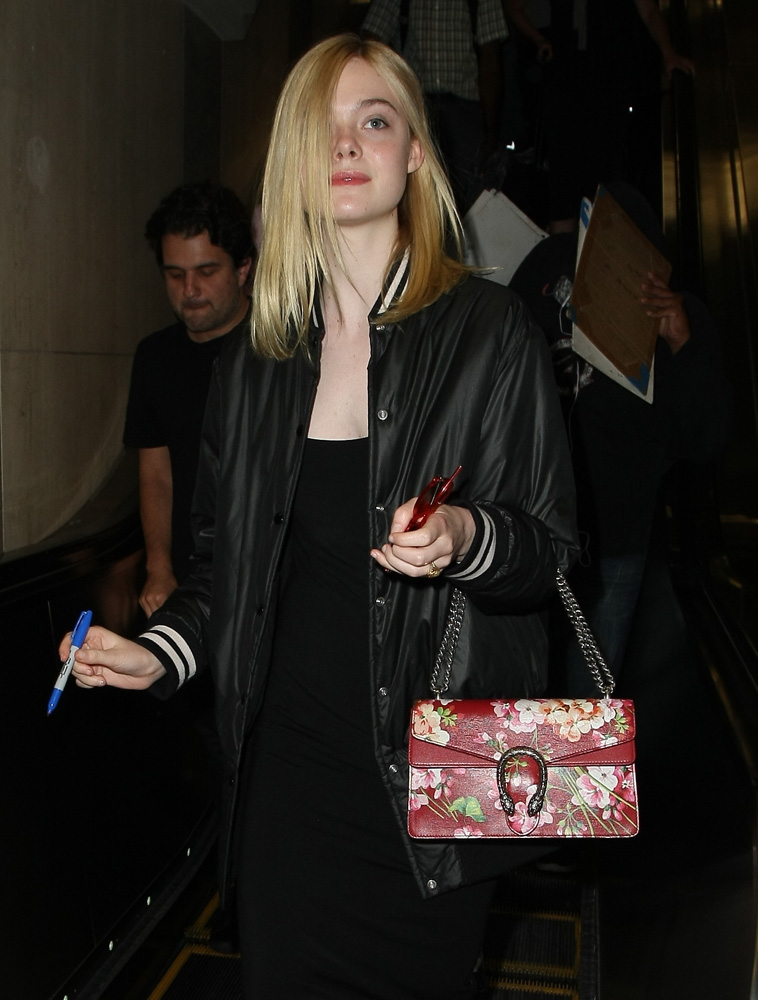 Elle-Fanning-Gucci-Dionysus-Blooms-Bag