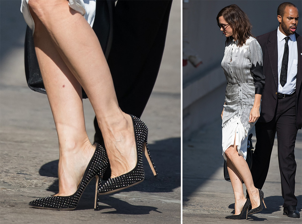 Kristen-Wiig-Jimmy-Choo-Anouk-Pumps