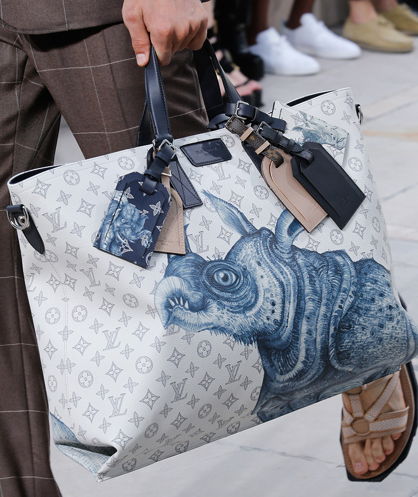 Sell Louis Vuitton Giraffe Navy Tote Bag - Navy Blue