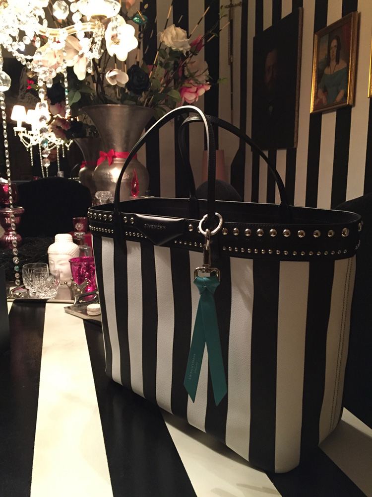 tPF Member: Royalbohemian Bag: Givenchy Antigona Large Tote Shop: $864 via SSENSE 