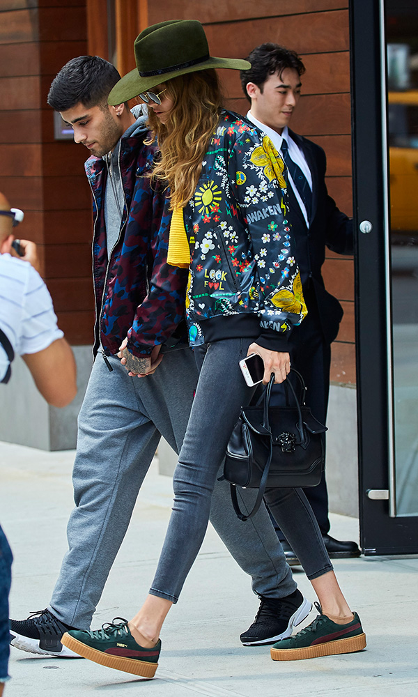 Gigi-Hadid-Versace-Palazzo-Empire-Mini-Bag-5