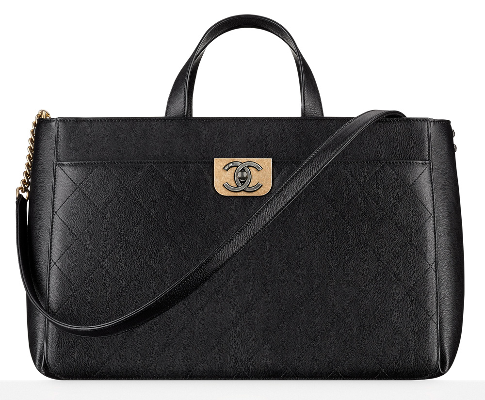 chanel zipped shopping bag