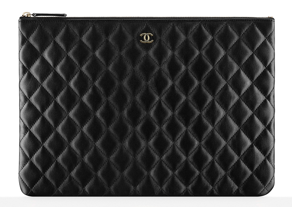 chanel-zipped-pouch-black-1100