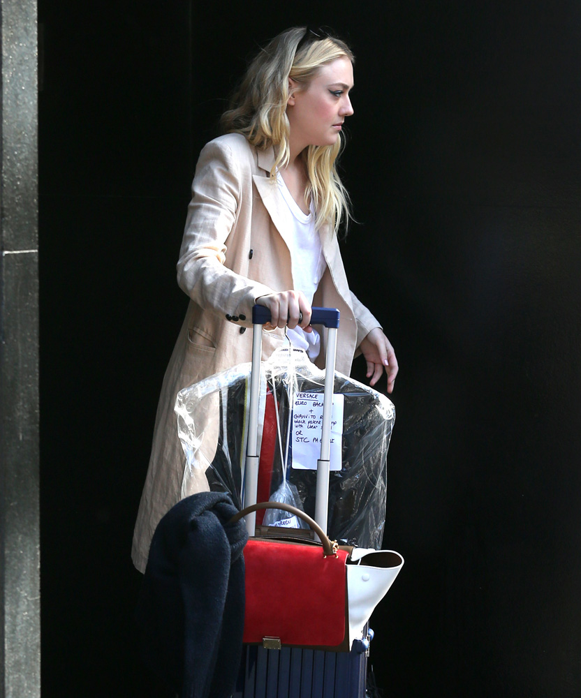 dakota-fanning-celine-trapeze-bag