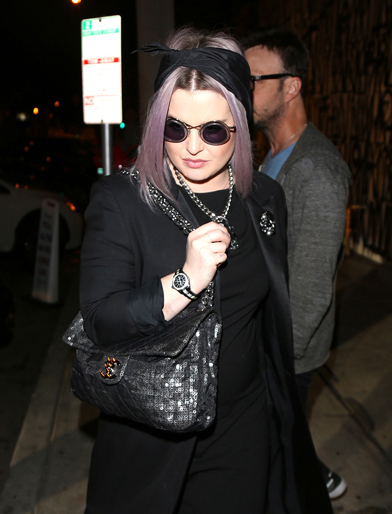 kelly-osbourne-chanel-sequin-flap-bag