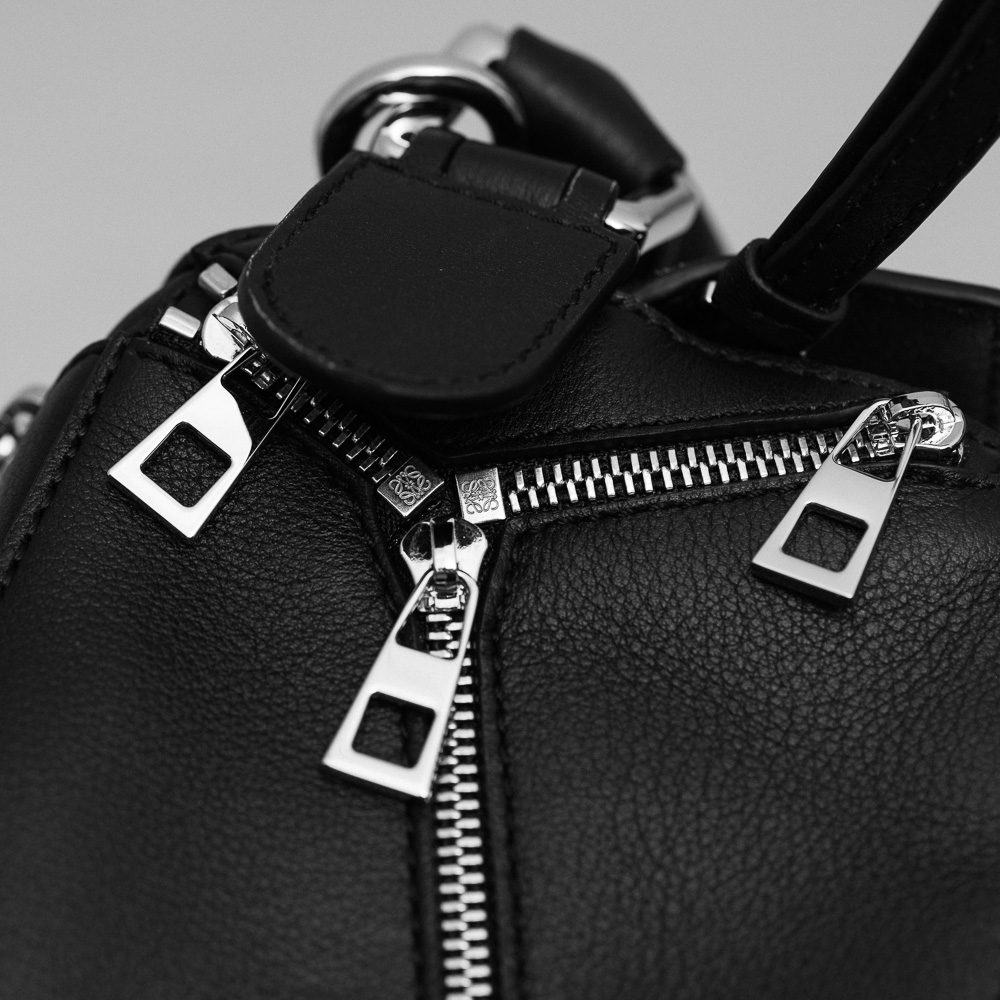 Stay up-to-date in the world of bags, delivered straight to your inbox 5