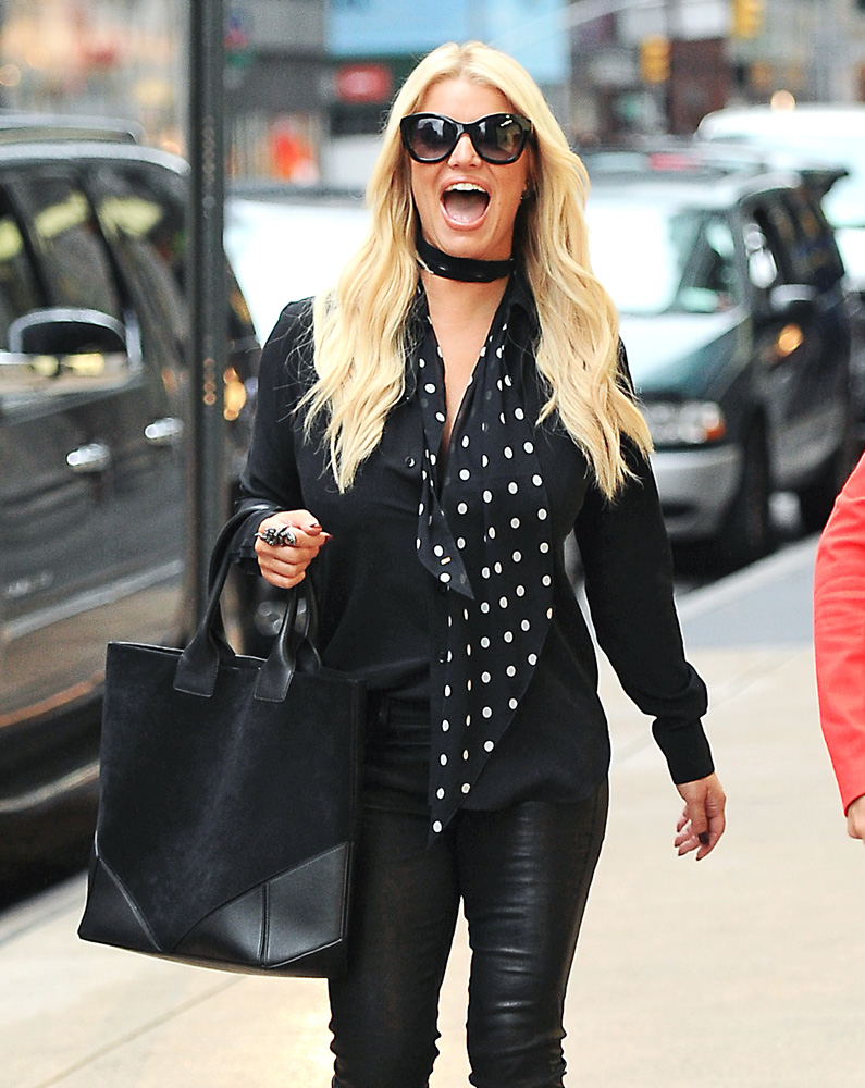 jessica-simpson-givenchy-easy-tote