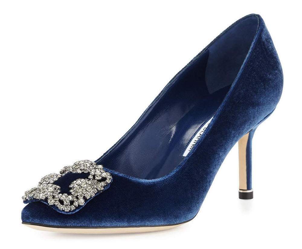 manolo-blahnik-velvet-hangisi-pumps