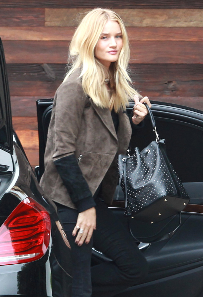 rosie-huntington-whiteley-saint-laurent-emmanuelle-bucket-bag