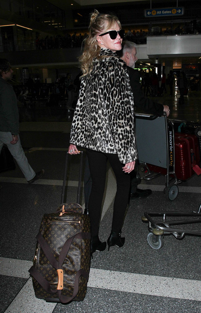 melanie-griffith-louis-vuitton-neo-eole-rolling-duffel