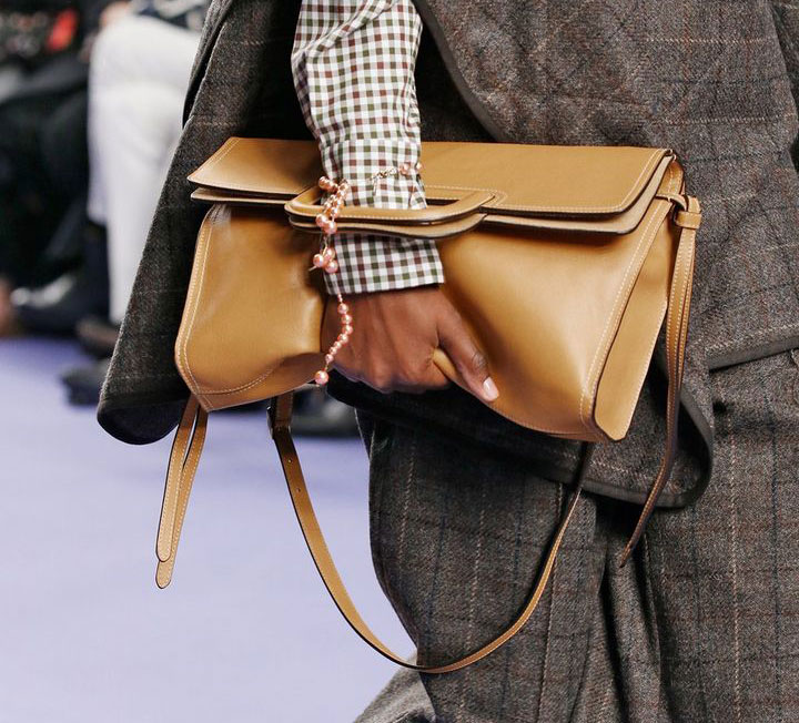 ParallaxShops Mulberry s Reinvention Continues With Tons of New Bags on the Brand s Fall 2017 Runway Lola Medium shoulder bag