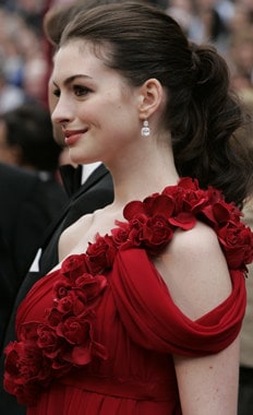 anne-hathaway-80th-oscars.jpg