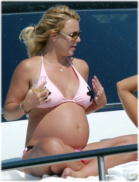 Britney Spears in bikini. She's pregggggggggers aight!