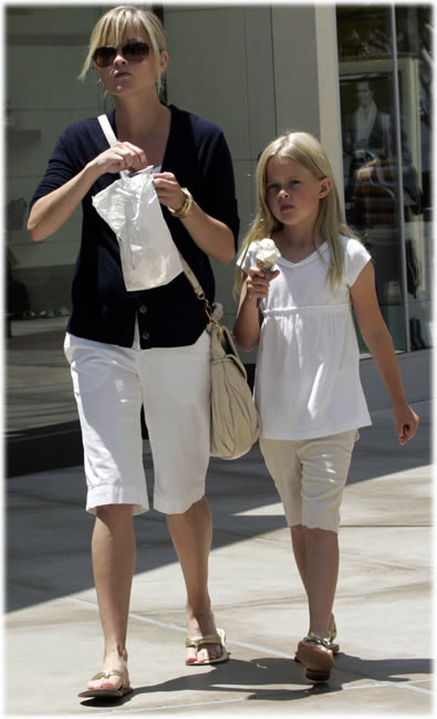 reese witherspoon miu miu coffer2