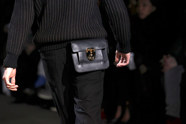 Louis Vuitton Men's Fall 2011 - Snob Essentials  Bags, Louis vuitton bag, Louis  vuitton mens bag