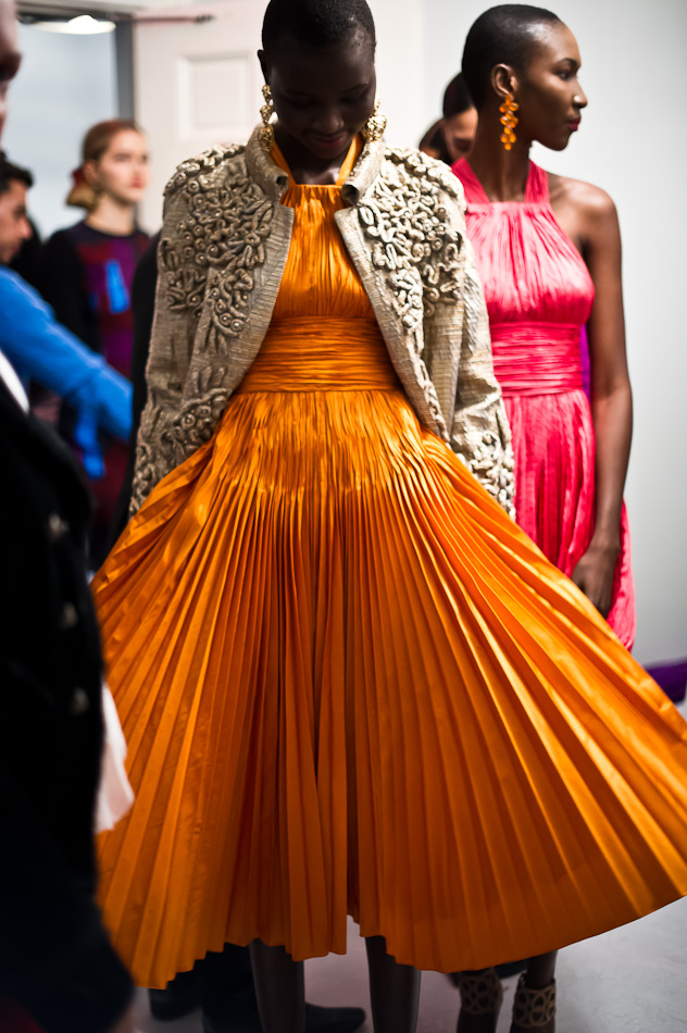A look backstage Oscar de la Renta PreFall PurseBlog