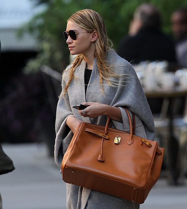 Take a page from the Olsen twins with this bag trend