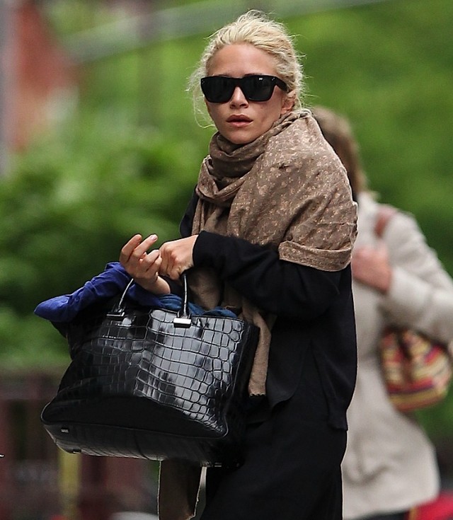 Bad Fashion Flashback: The Olsen Twins' $55k Pill Purse • budget FASHIONISTA