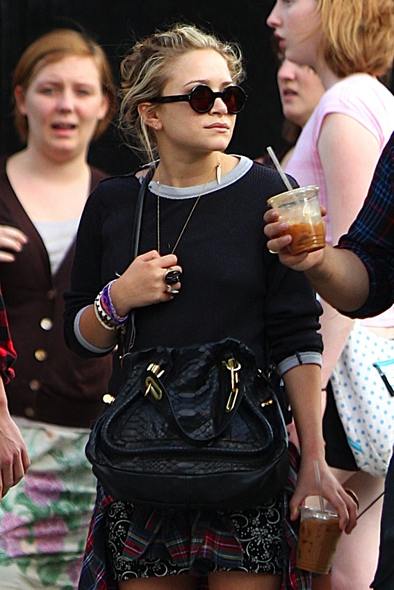 Bad Fashion Flashback: The Olsen Twins' $55k Pill Purse • budget FASHIONISTA