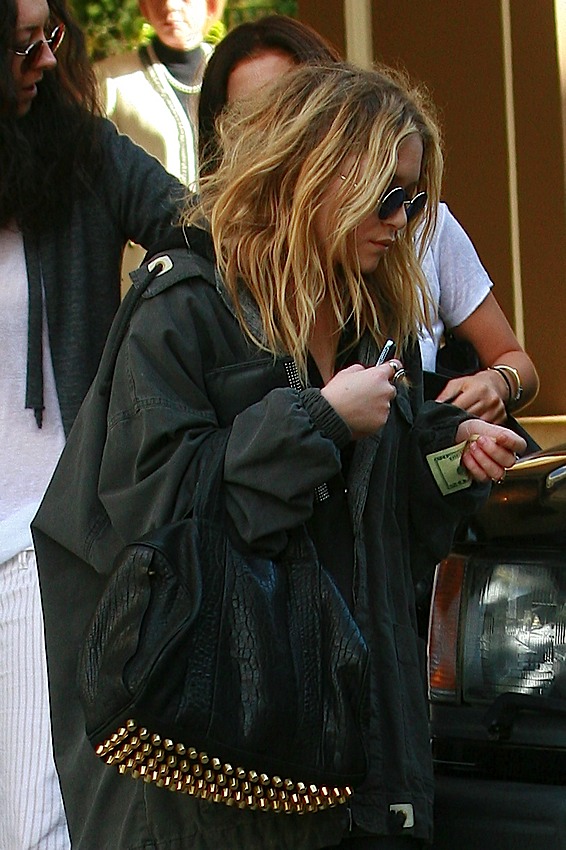 Mary-Kate Olsen Carries Nearly $80,000 Worth of The Row Alligator Bags  Through the Airport - PurseBlog