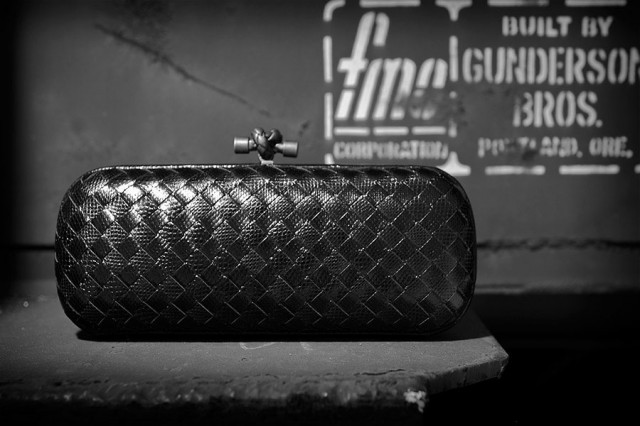 Bottega Veneta Nero Clutch in Karung (5)