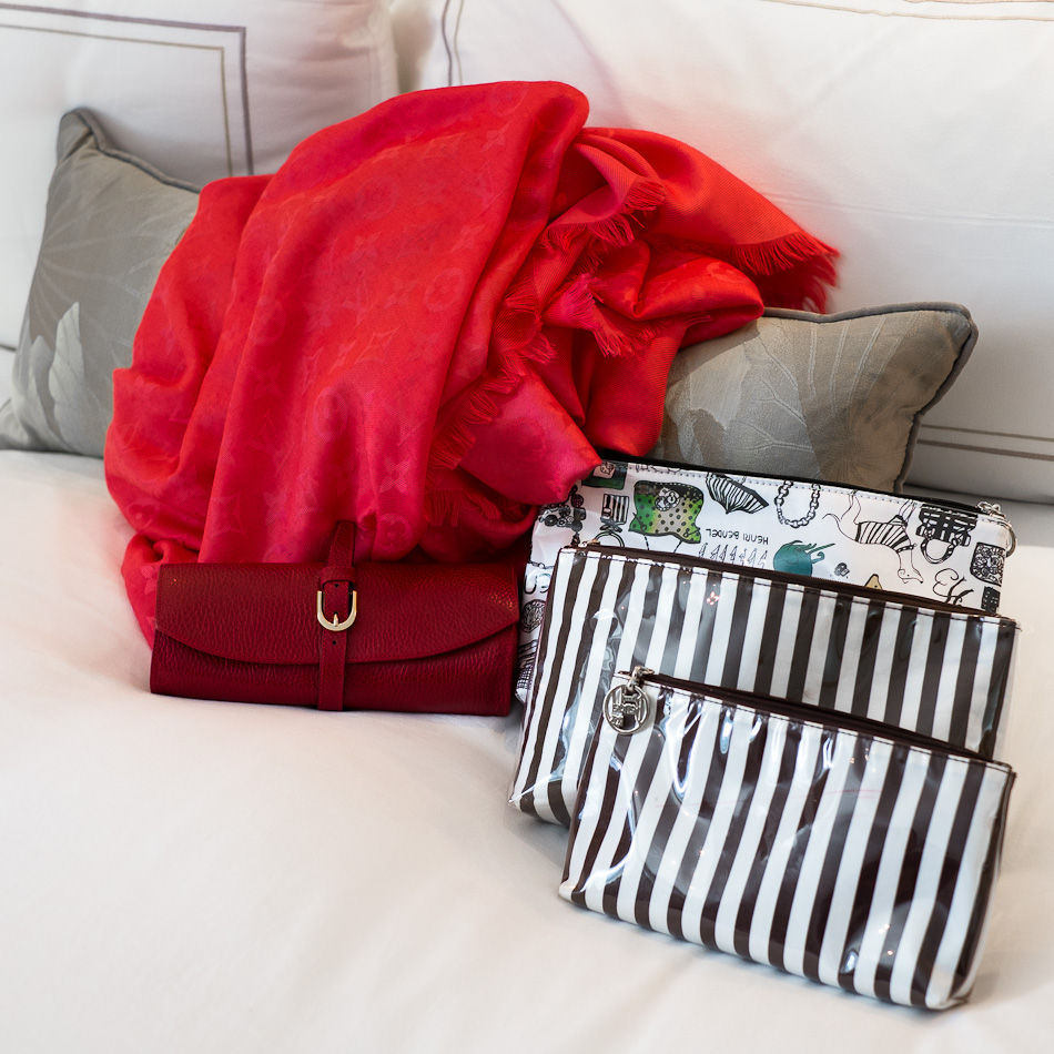 What's In Her Bag Emily Giffin PurseBlog