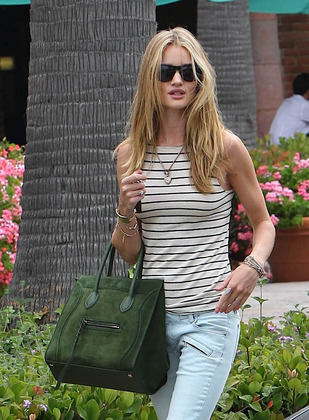 Just Can't Get Enough: Rosie Huntington-Whiteley Always Turns to Mid-Size  Black Bags - PurseBlog