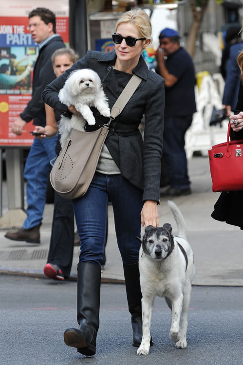 Kelly Rutherford juggles pooch, coffee, and Hermes Evelyne - PurseBlog