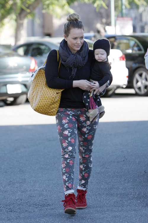 Hilary Duff uses Goyard as her baby bag - PurseBlog