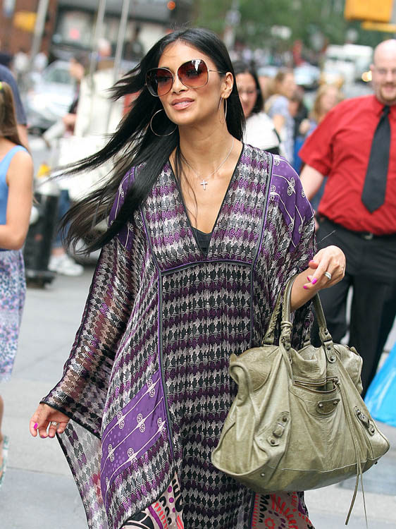 Nicole Scherzinger Travels with Hermes - PurseBlog