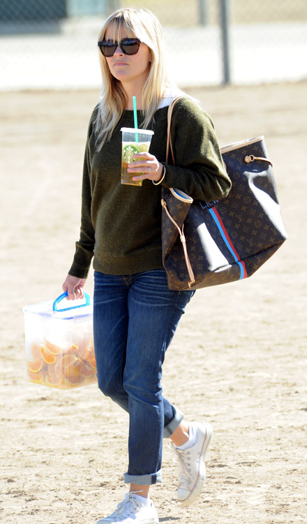 Reese Witherspoon with Louis Vuitton Neverfull Mon Monogram Bag