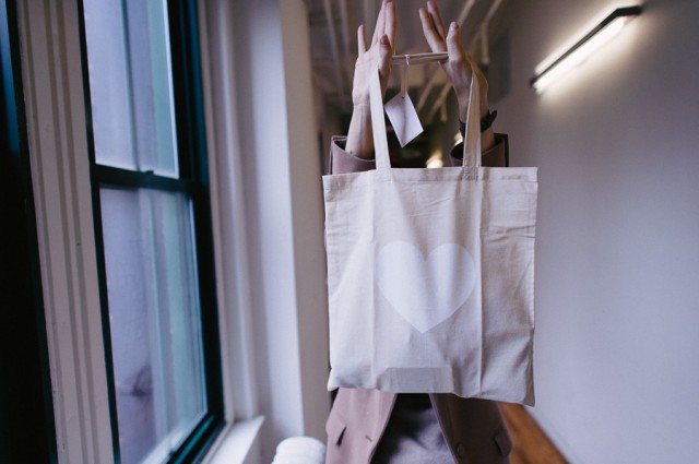 What's In Her Bag: Kelly Rutherford (16)