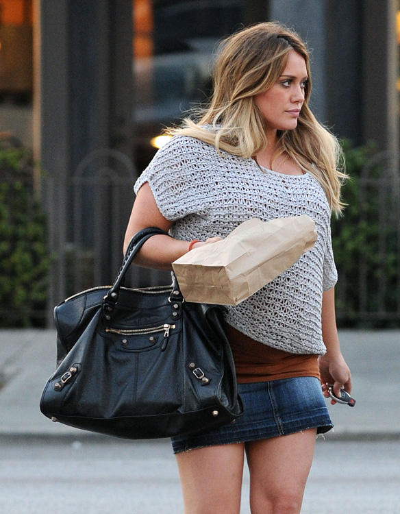 Louis Vuitton Babylone Mahina Bag worn by Hilary Duff Nail Salon