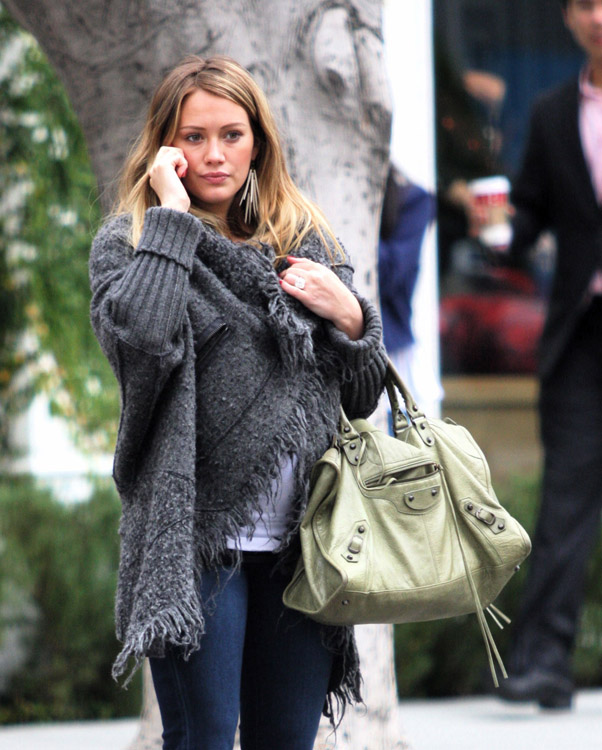 Louis Vuitton Babylone Mahina Bag worn by Hilary Duff Nail Salon