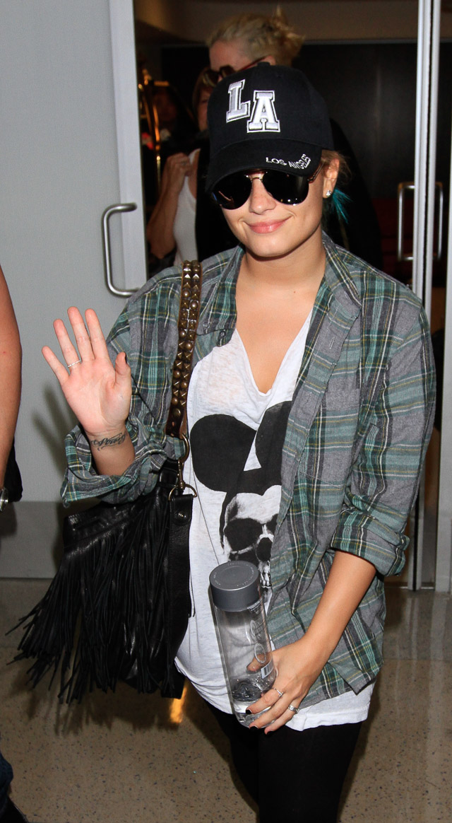 Demi Lovato shopping with her Louis Vuitton Berkeley Bag