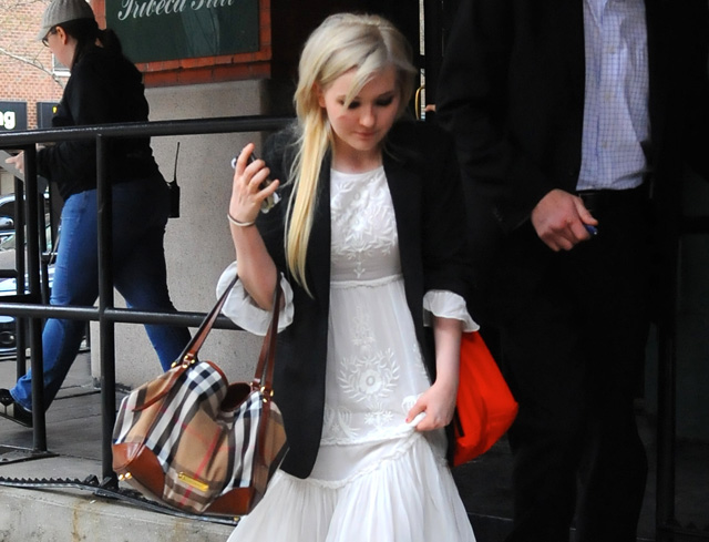 Abigail Breslin carries a Burberry Canterbury Shoulder Bag in NYC (5)