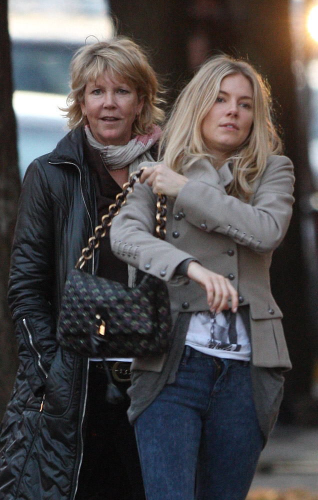 The Many Bags of Sienna Miller (15)