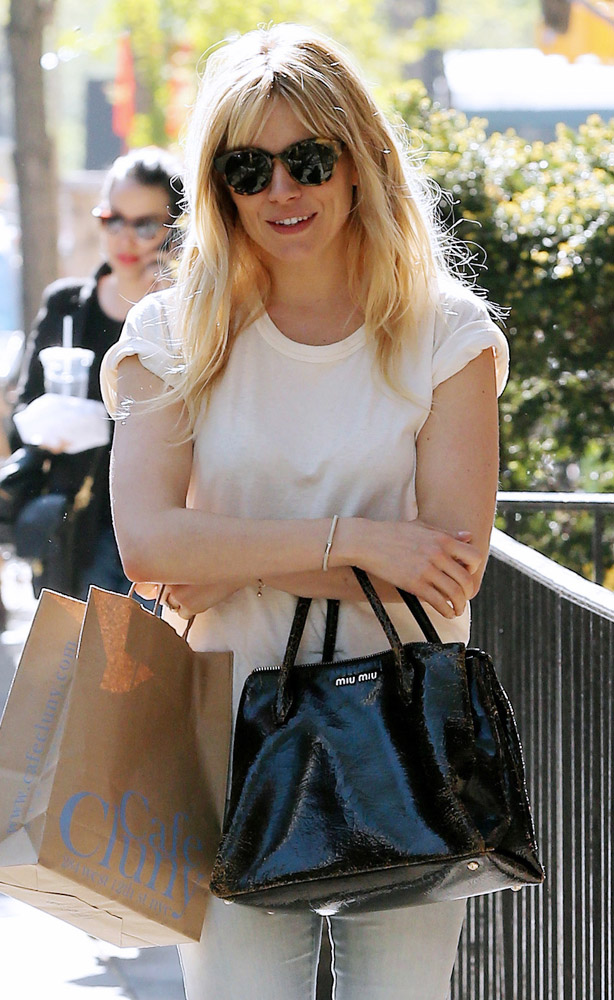 The Many Bags of Sienna Miller (31)