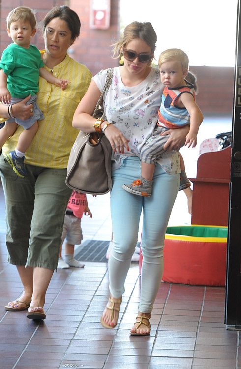 Hilary Duff Uses Goyard as a Baby Bag - PurseBlog