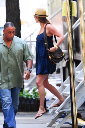 Jennifer Aniston carries a Tom Ford bag in NYC (2)