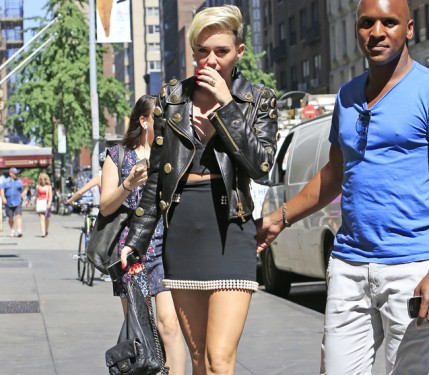 Miley Cyrus carries a black Chanel backpack in NYC (5)