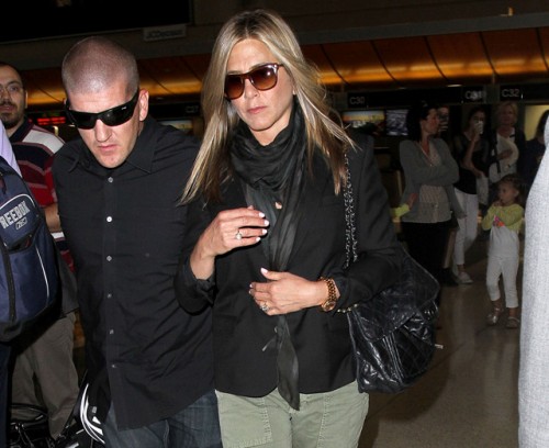 Jennifer Aniston carries a Chanel flap bag at LAX (5)
