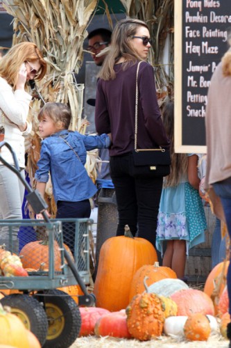 Jessica Alba carries a black Chanel bag at the Mr. Bones Pumpkin Patch (1)