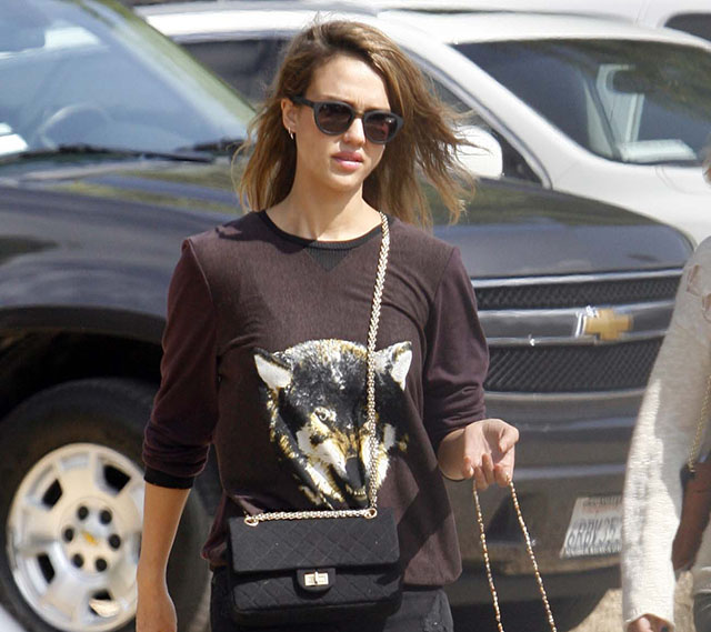 Jessica Alba Goes Pumpkin-Picking with a Chanel Bag - PurseBlog