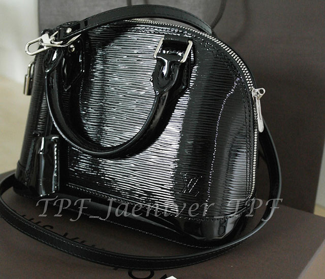 Louis Vuitton Epi Alma Bag