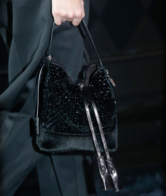 Marc Jacobs' Last Show at Louis Vuitton was an All Black Swan Song -  PurseBlog