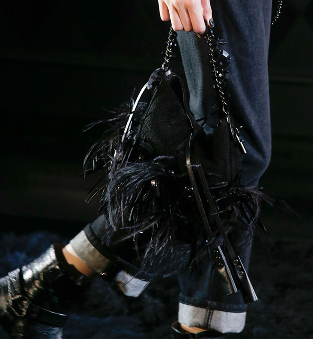 Marc Jacobs’ Last Show at Louis Vuitton was an All Black Swan Song - PurseBlog