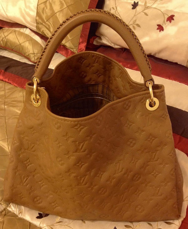 Louis Vuitton Anthea Hobo
