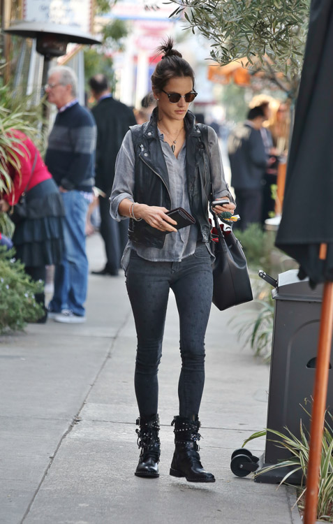 Alessandra Ambrosio Totes a Mansur Gavriel Bucket Bag - PurseBlog